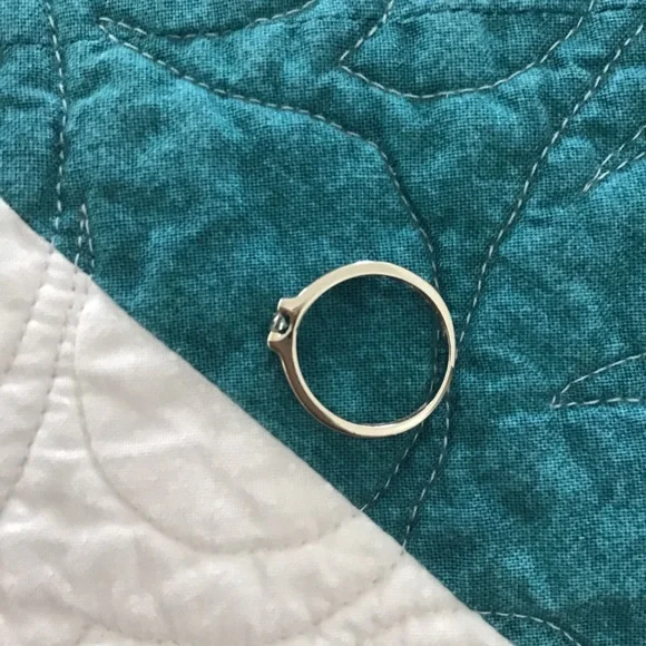 14K White Gold Ring with Diamond Size 5 - Picture 5 of 9